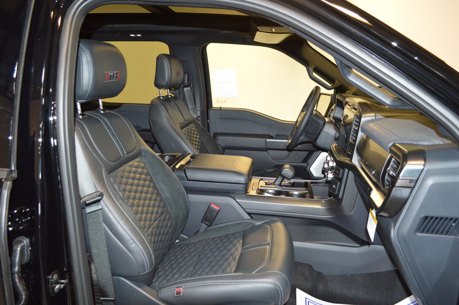 New 2026 Ford F150 Lariat w/ Equipment Group 502A High image 11