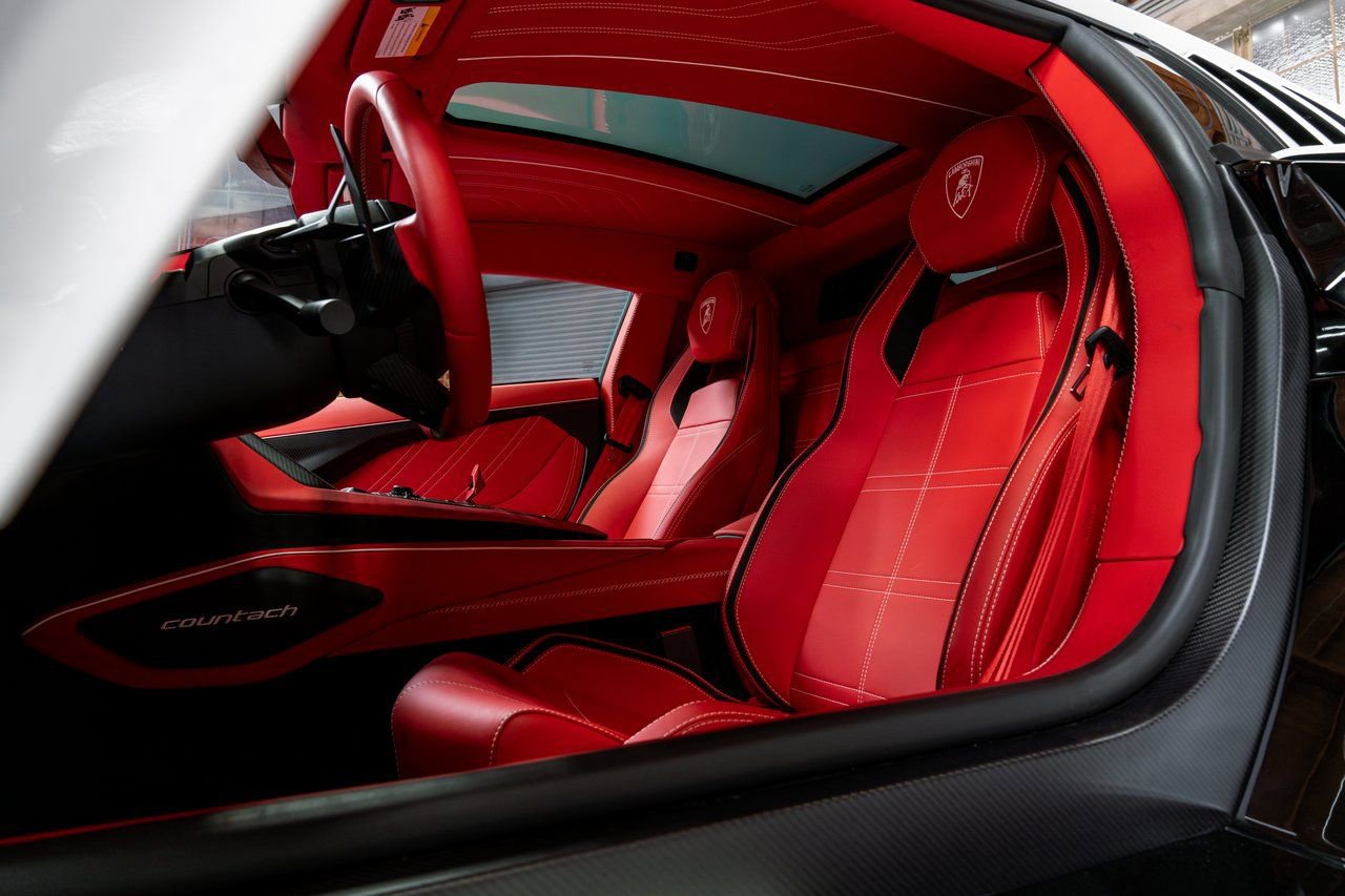 Used 2022 Lamborghini Aventador Countach image 12