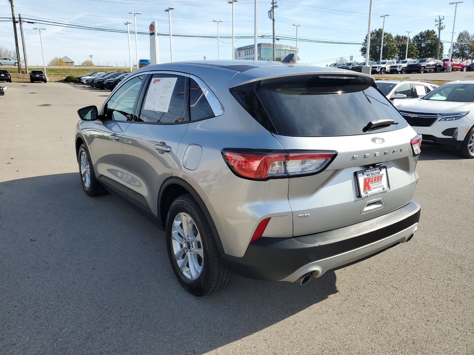 Used 2022 Ford Escape SE FWD image 3