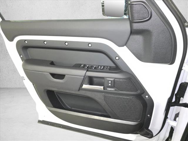 New 2026 Land Rover Defender 110 X-Dynamic SE image 25