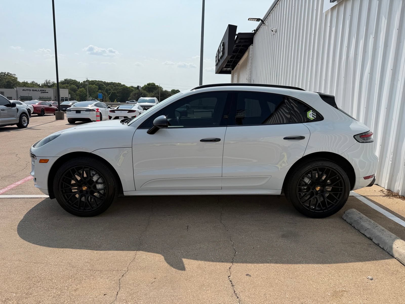 Used 2021 Porsche Macan Turbo AWD/4WD image 3