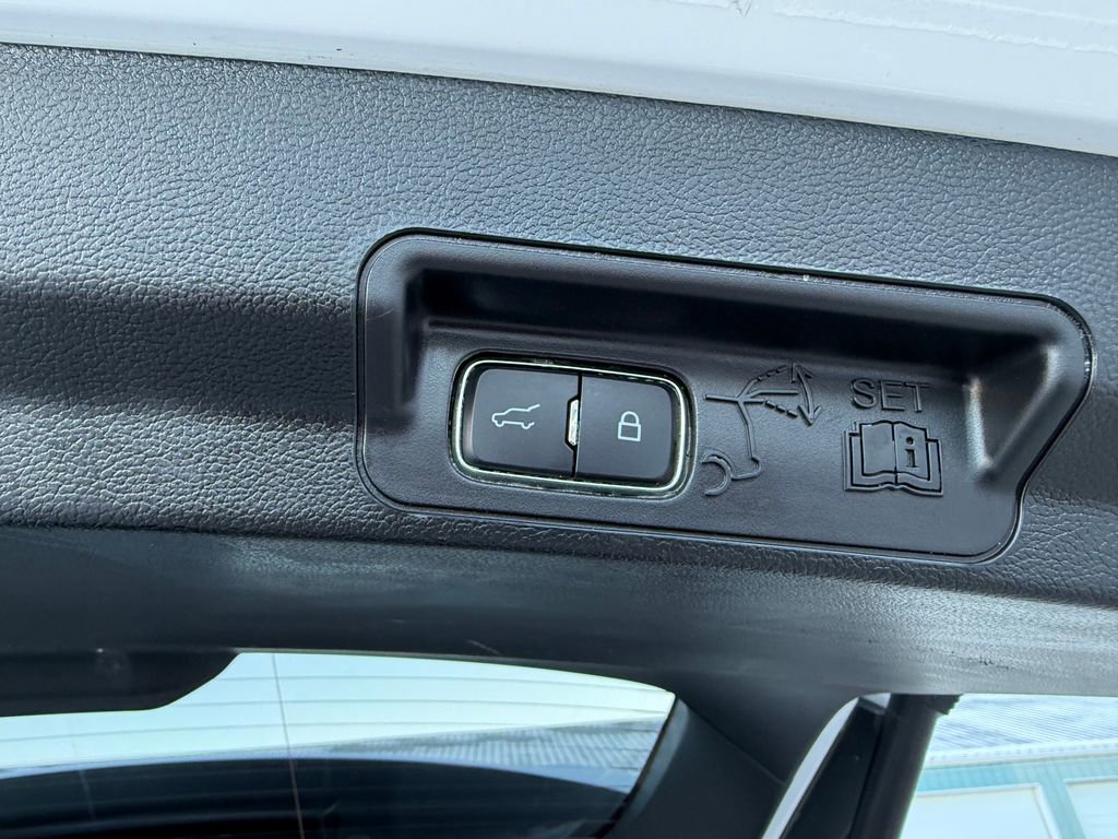 Used 2023 Ford Explorer Limited AWD/4WD image 15
