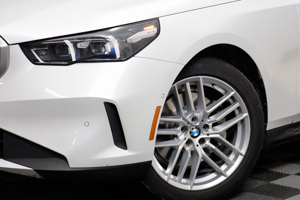 Used 2025 BMW 530i xDrive image 3