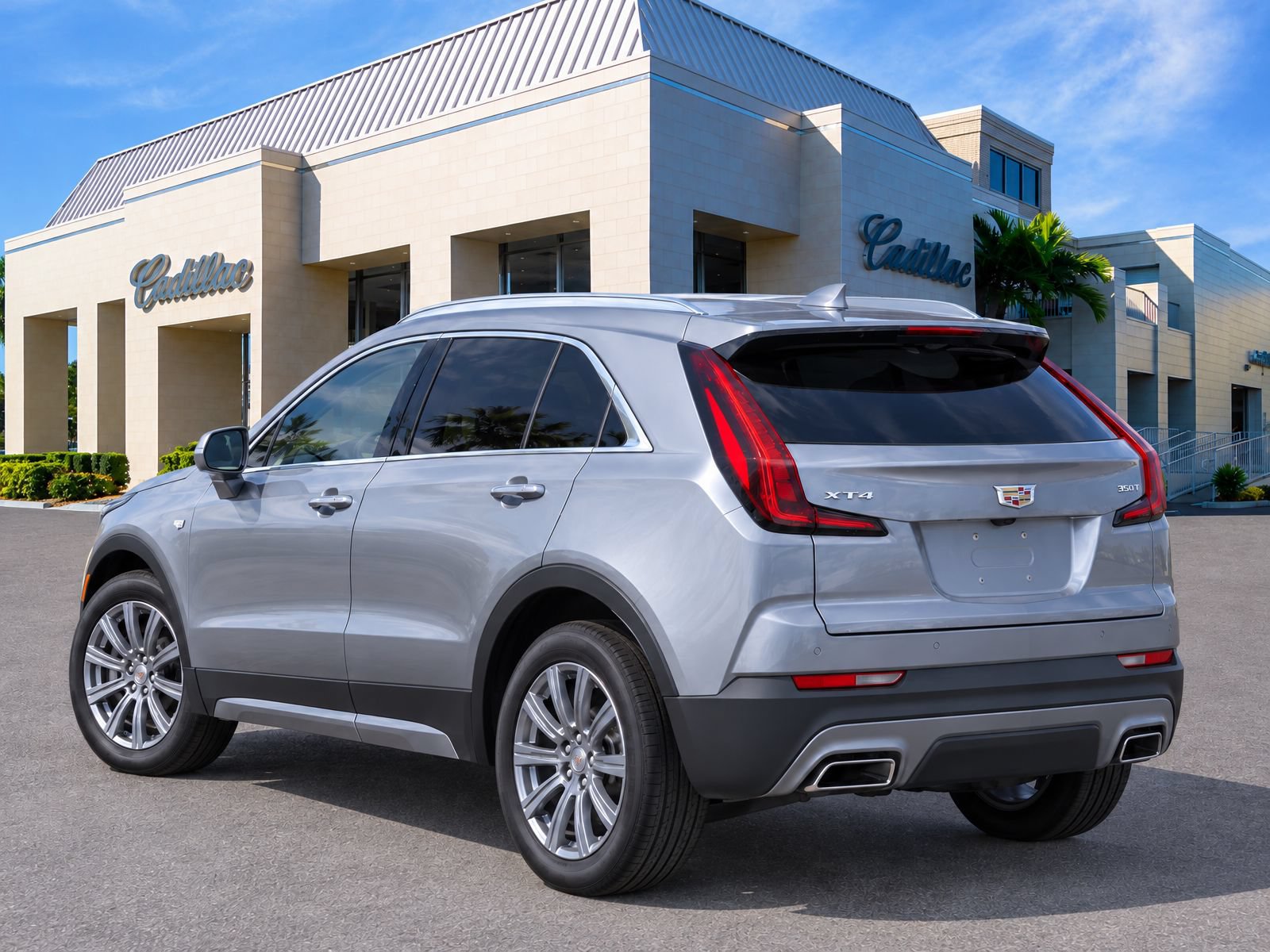 Used 2023 Cadillac XT4 Premium Luxury FWD image 3