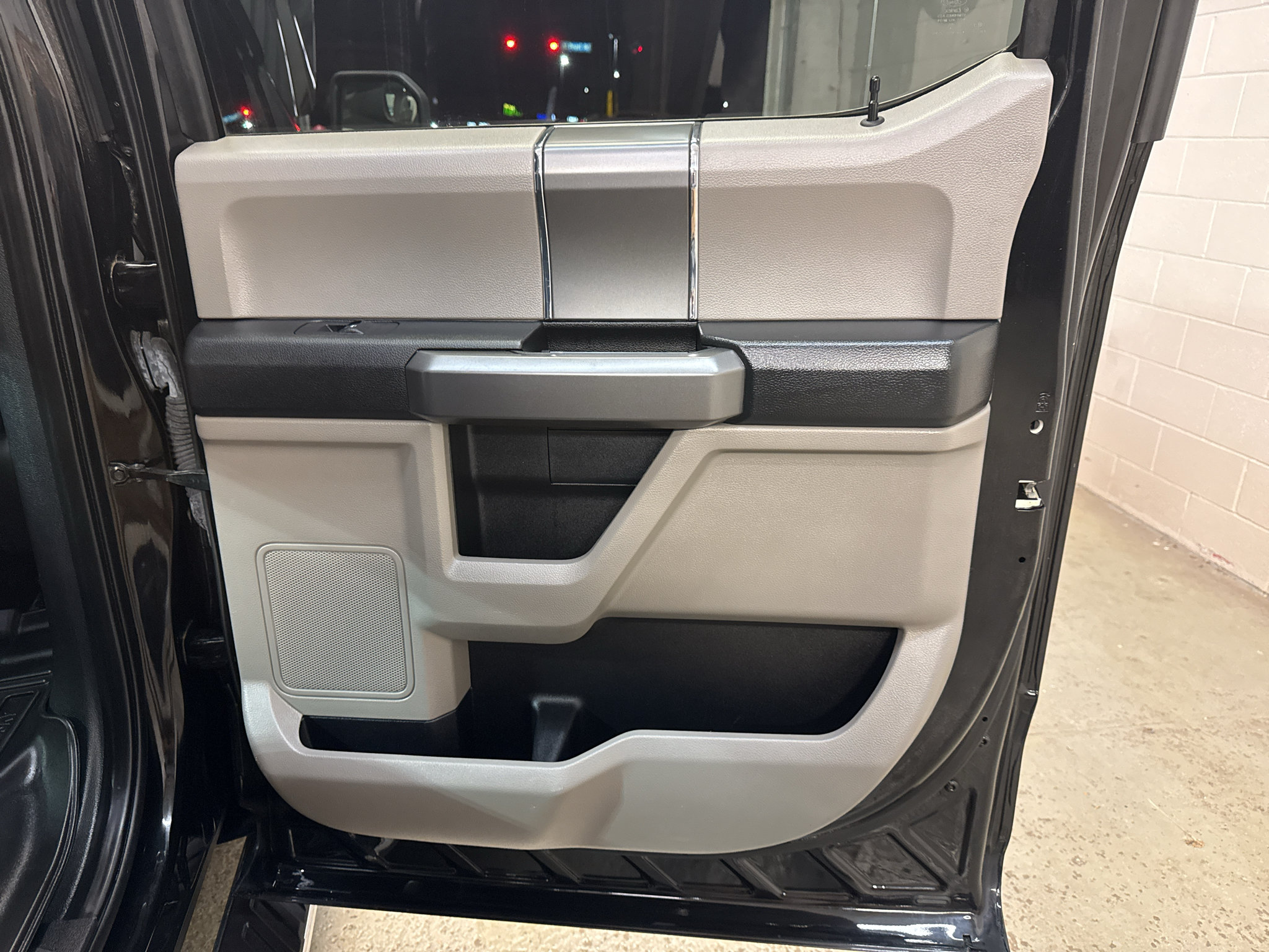 Used 2019 Ford F150 XLT w/ Equipment Group 302A Luxury AWD/4WD image 25