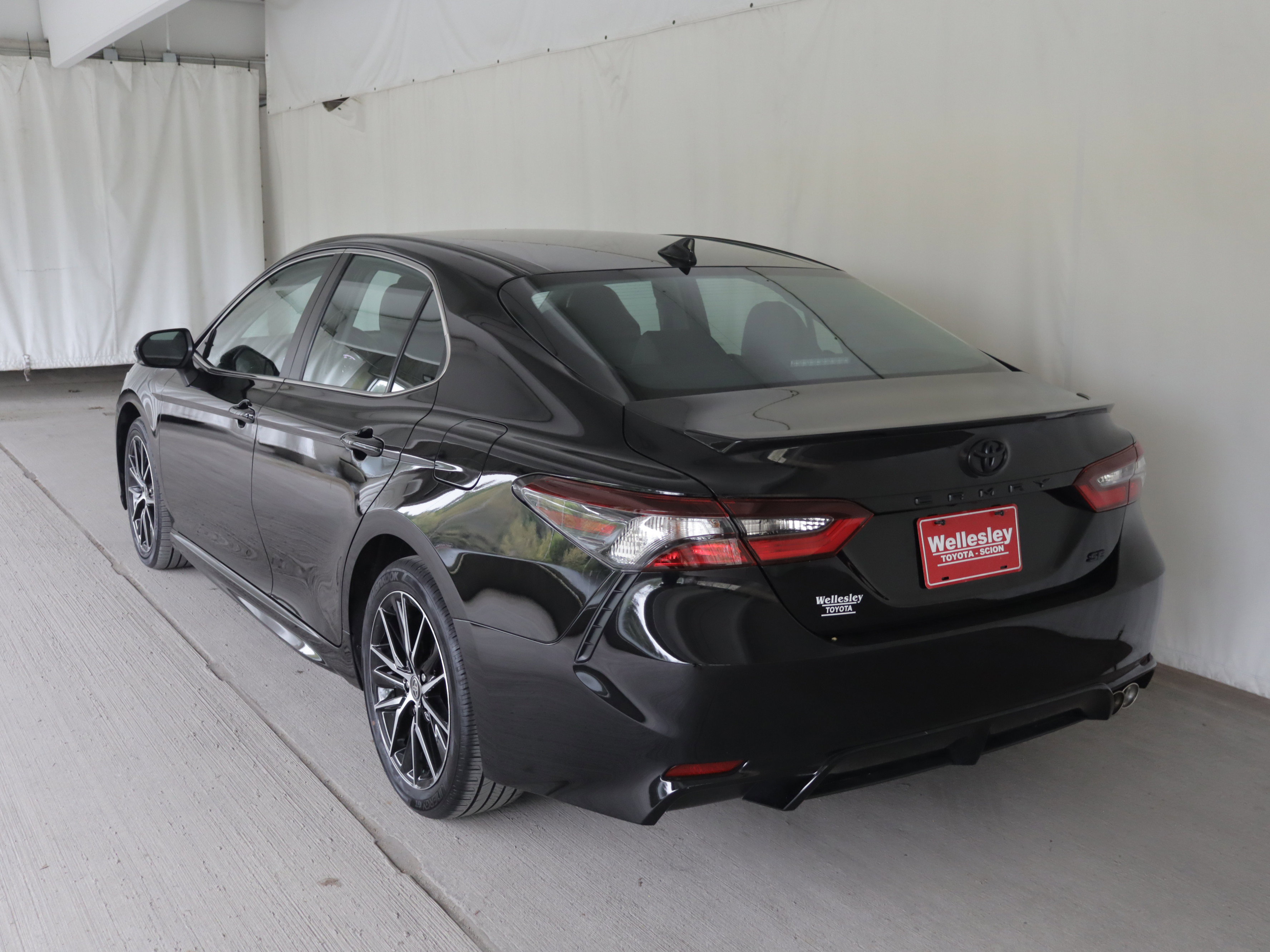 Used 2024 Toyota Camry SE FWD image 24