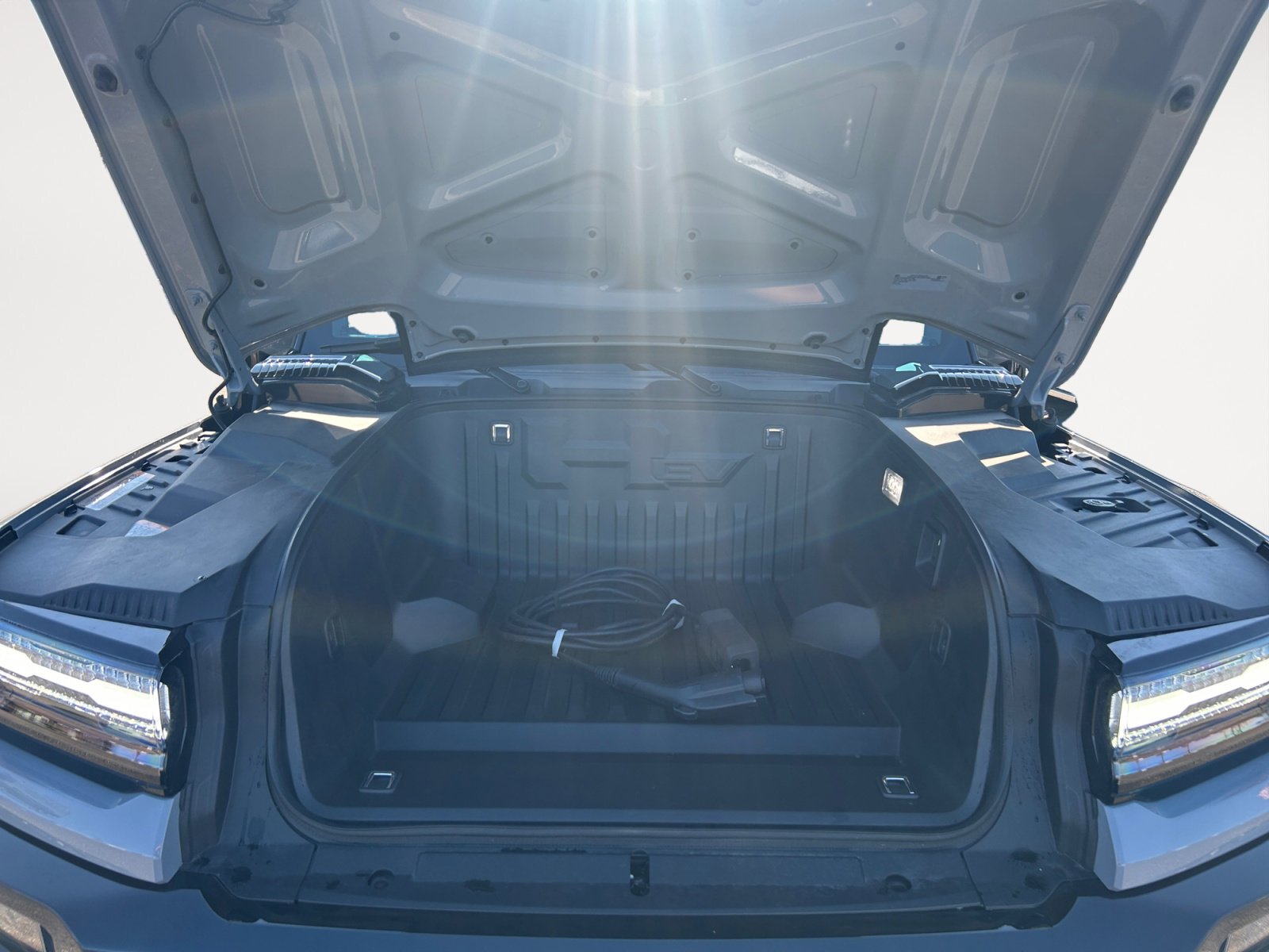 Used 2025 GMC Hummer EV 2X w/ LPO, Sport Package image 30