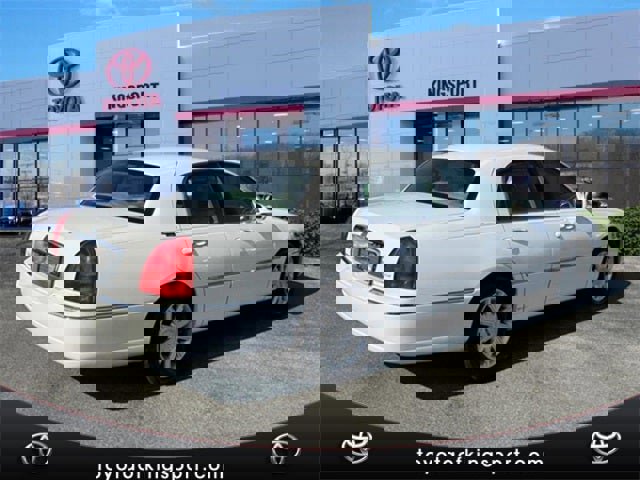 Used 2007 Lincoln Town Car Signature Limited image 5