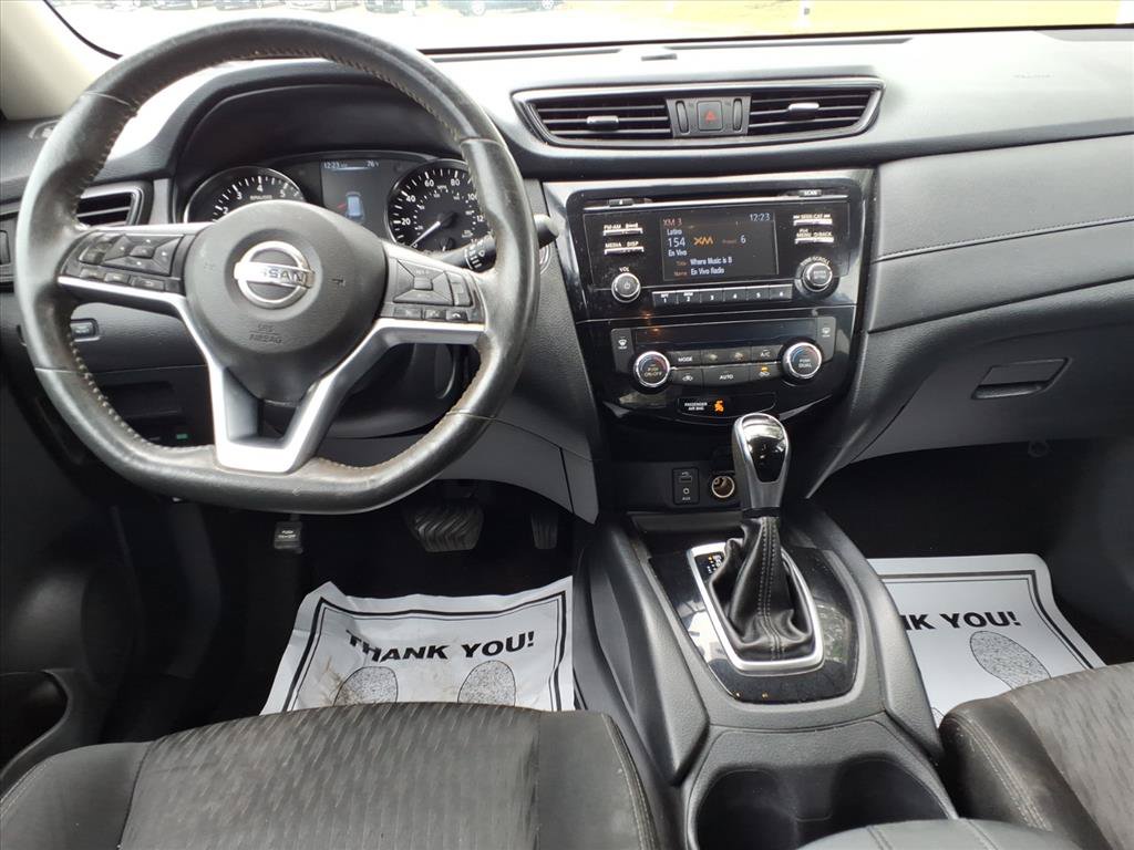 Used 2017 Nissan Rogue SV AWD/4WD image 9