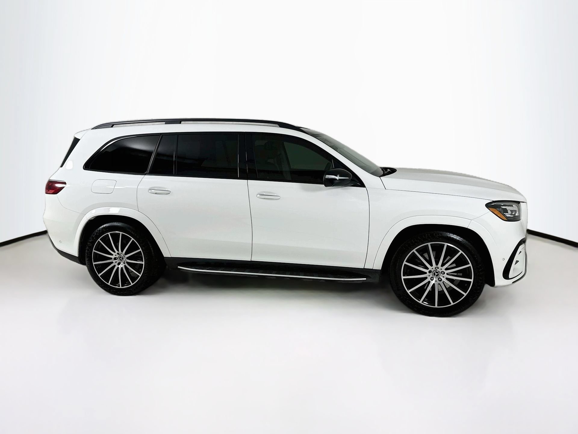 Used 2024 Mercedes-Benz GLS 450 4MATIC image 9