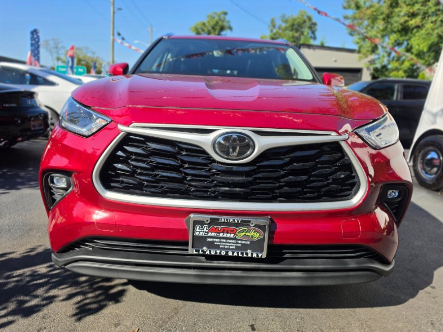 Used 2021 Toyota Highlander XLE AWD/4WD image 5