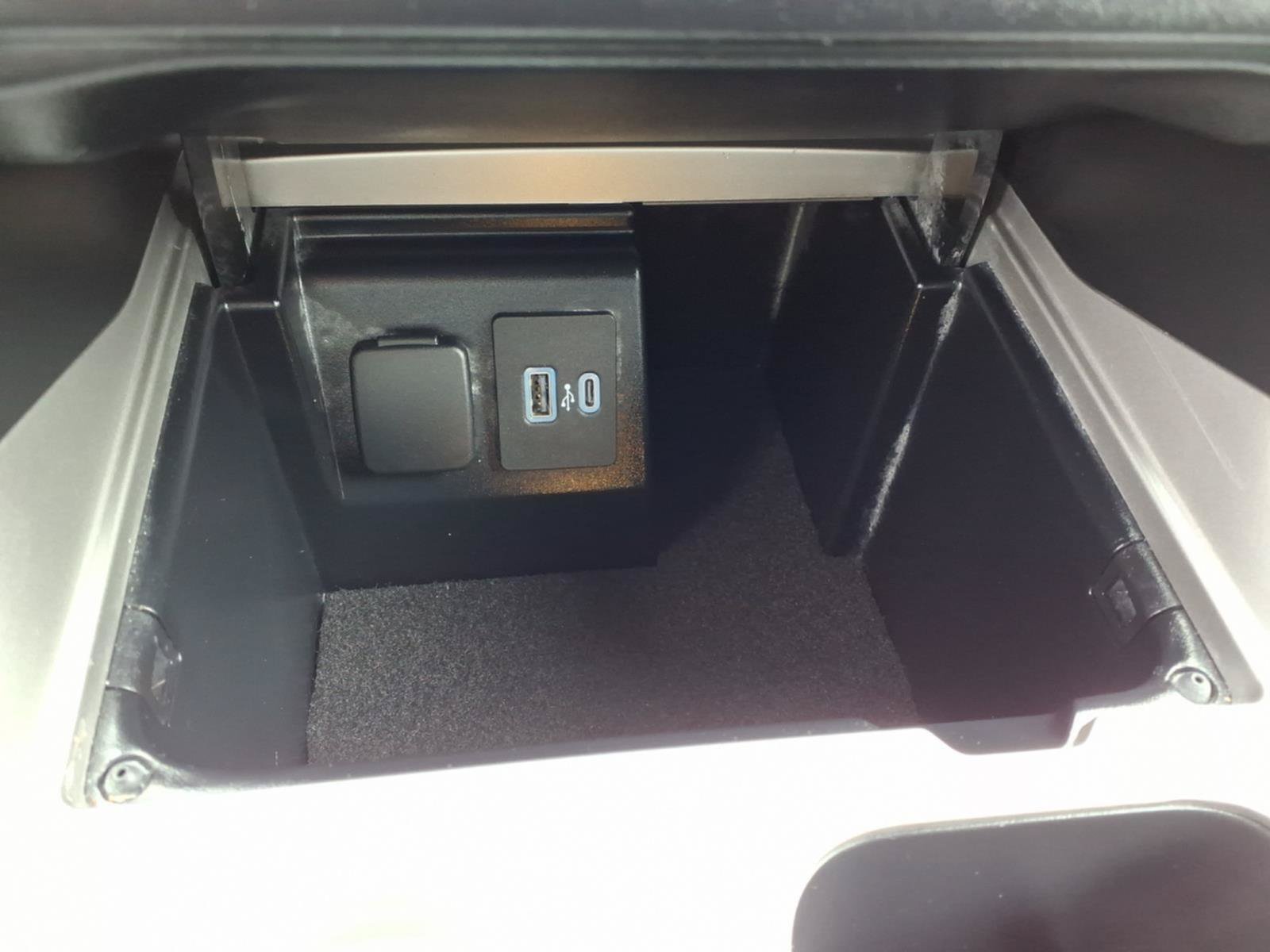 Used 2023 Ford Explorer XLT w/ Equipment Group 202A AWD/4WD image 12