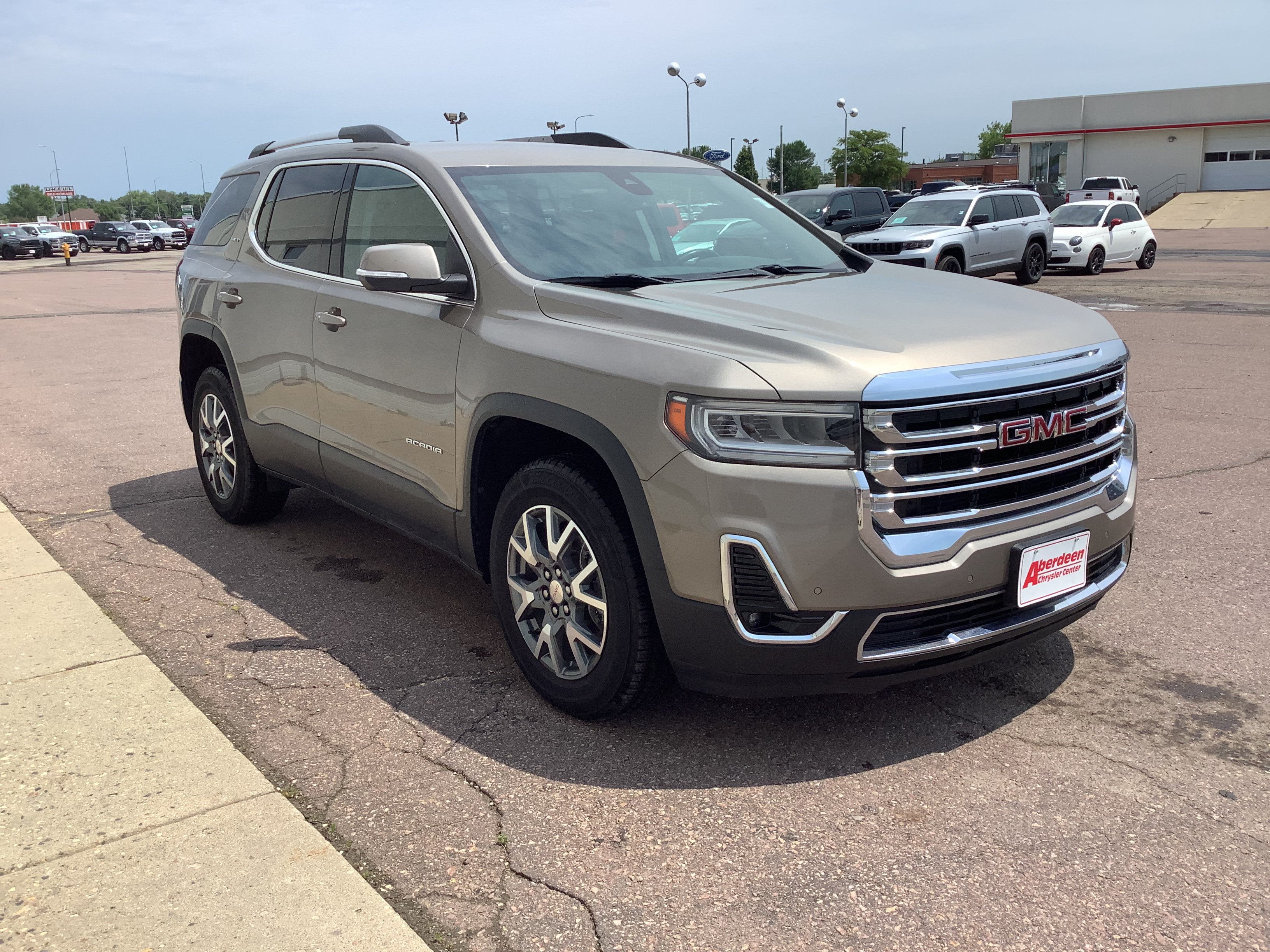 Used 2023 GMC Acadia SLT AWD/4WD image 4