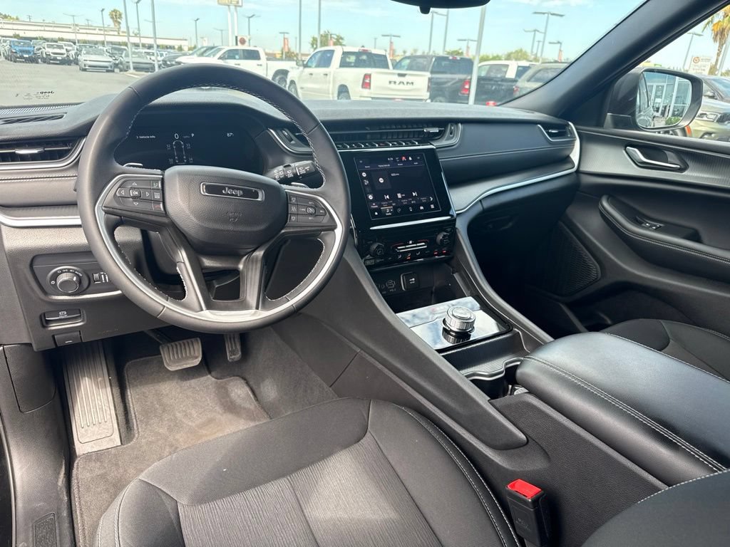 Certified 2024 Jeep Grand Cherokee L Laredo w/ Trailer Tow Package AWD/4WD image 18