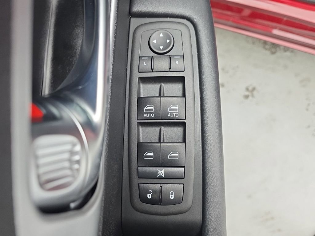 Used 2023 Chrysler Pacifica Touring-L w/ S Appearance Package image 16