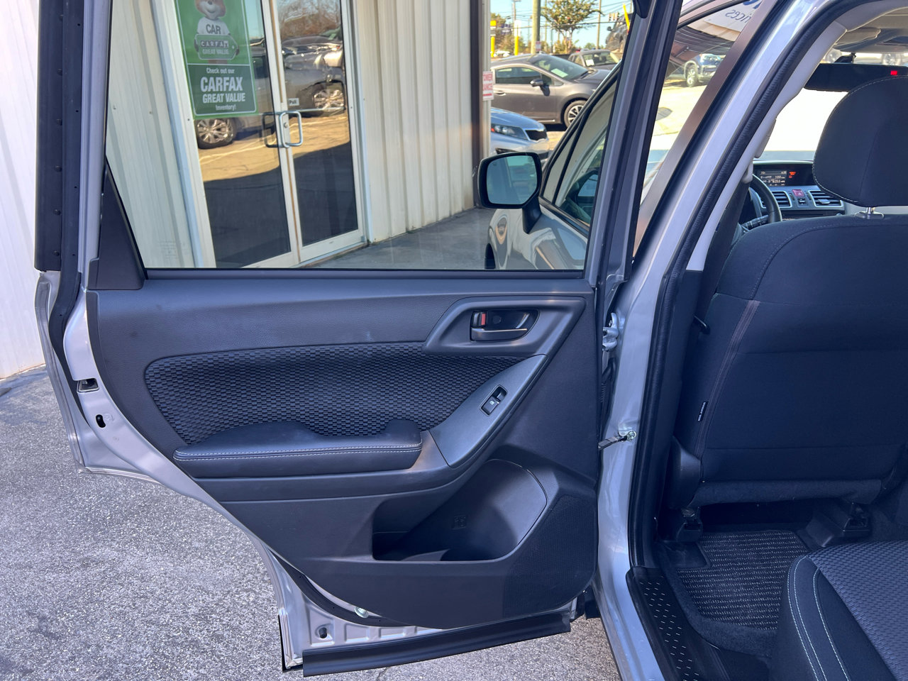 Used 2018 Subaru Forester 2.5i Premium w/ All-Weather Package image 34