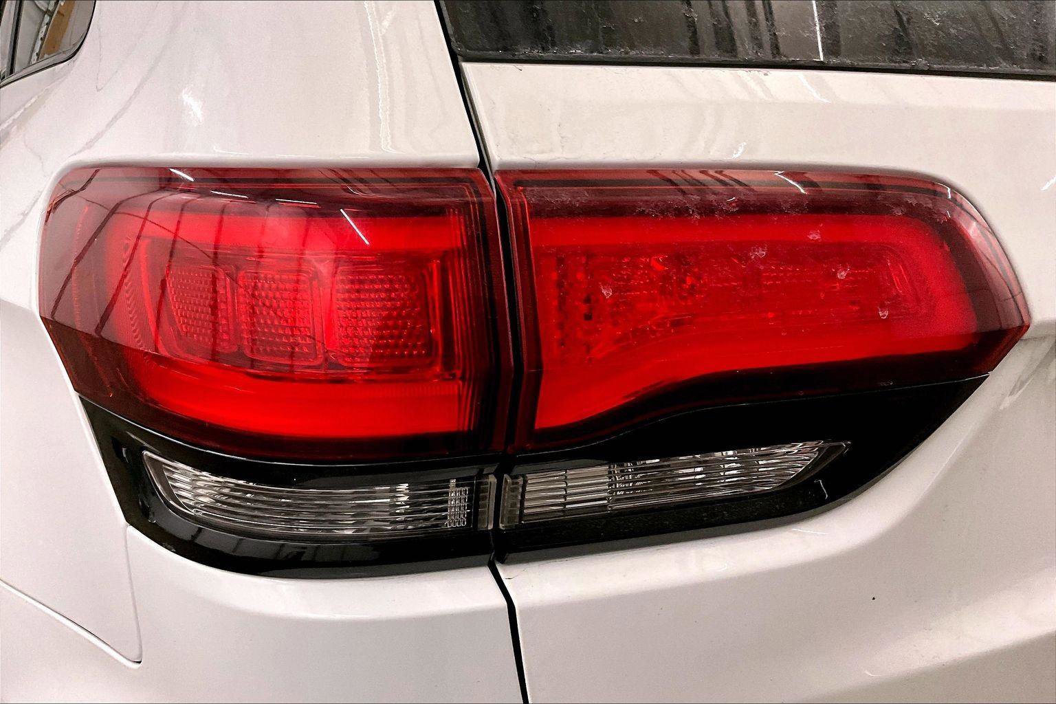 Used 2018 Jeep Grand Cherokee Laredo image 28