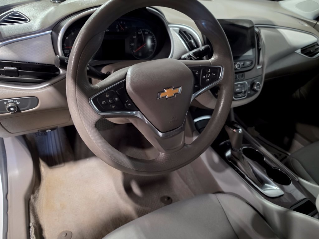 Used 2020 Chevrolet Malibu LS w/ Driver Confidence Package II FWD image 4