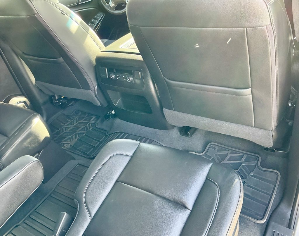 Used 2020 Chevrolet Suburban LT w/ Luxury Package image 26