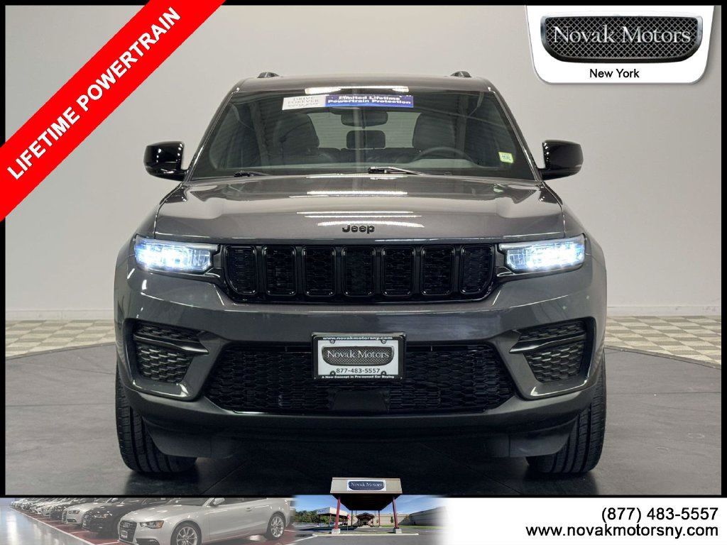 Used 2023 Jeep Grand Cherokee Altitude AWD/4WD image 2