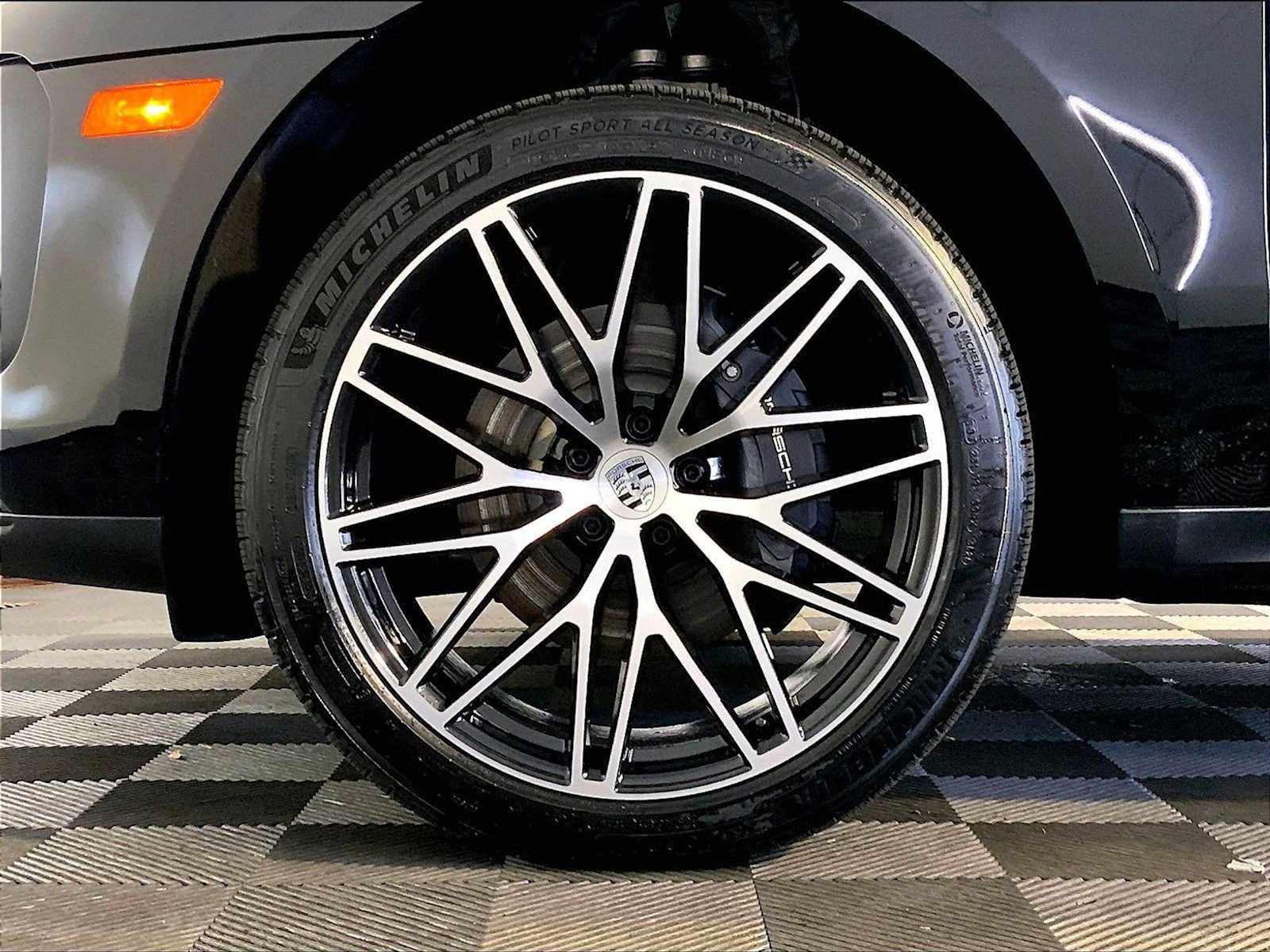 Certified 2026 Porsche Macan Turbo w/ Premium Package Plus AWD/4WD image 11