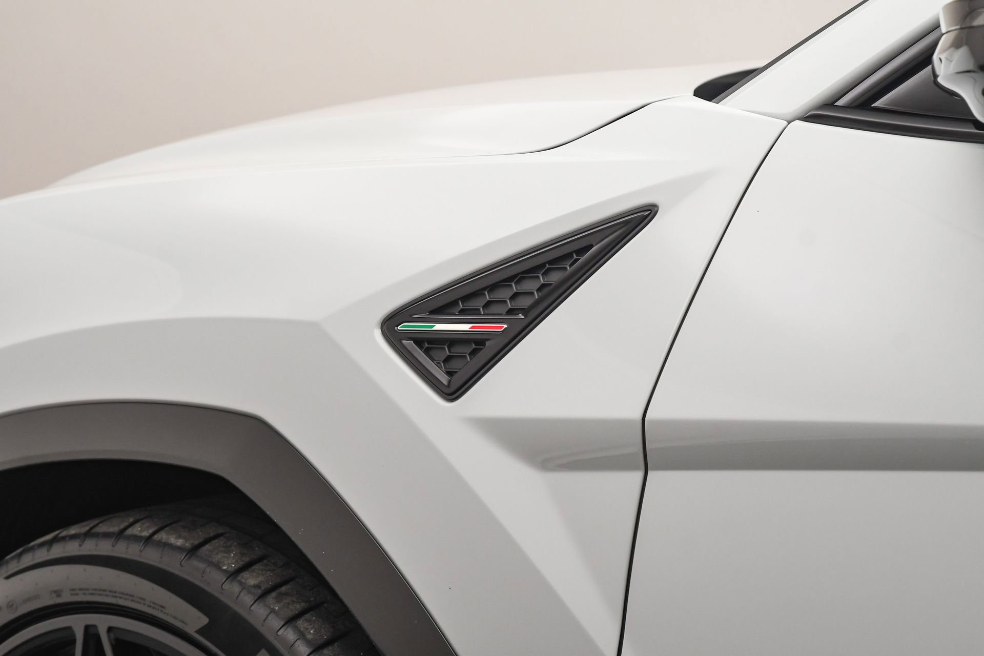 Used 2025 Lamborghini Urus SE image 36