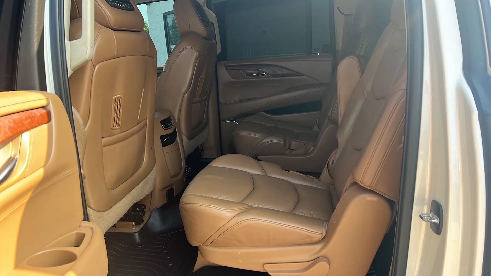 Used 2015 Cadillac Escalade ESV Platinum AWD/4WD image 9