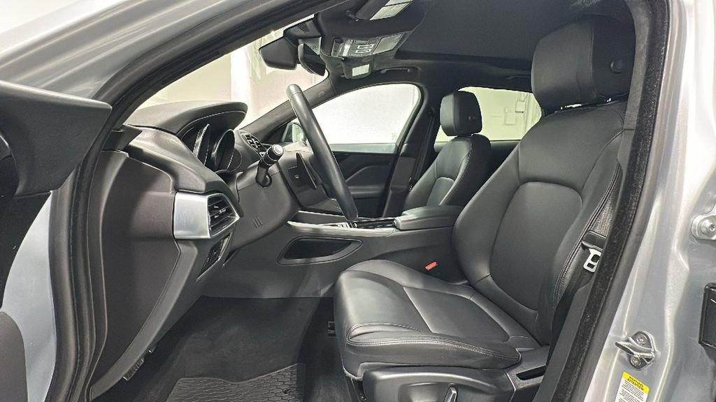 Used 2019 Jaguar F-PACE Premium image 9