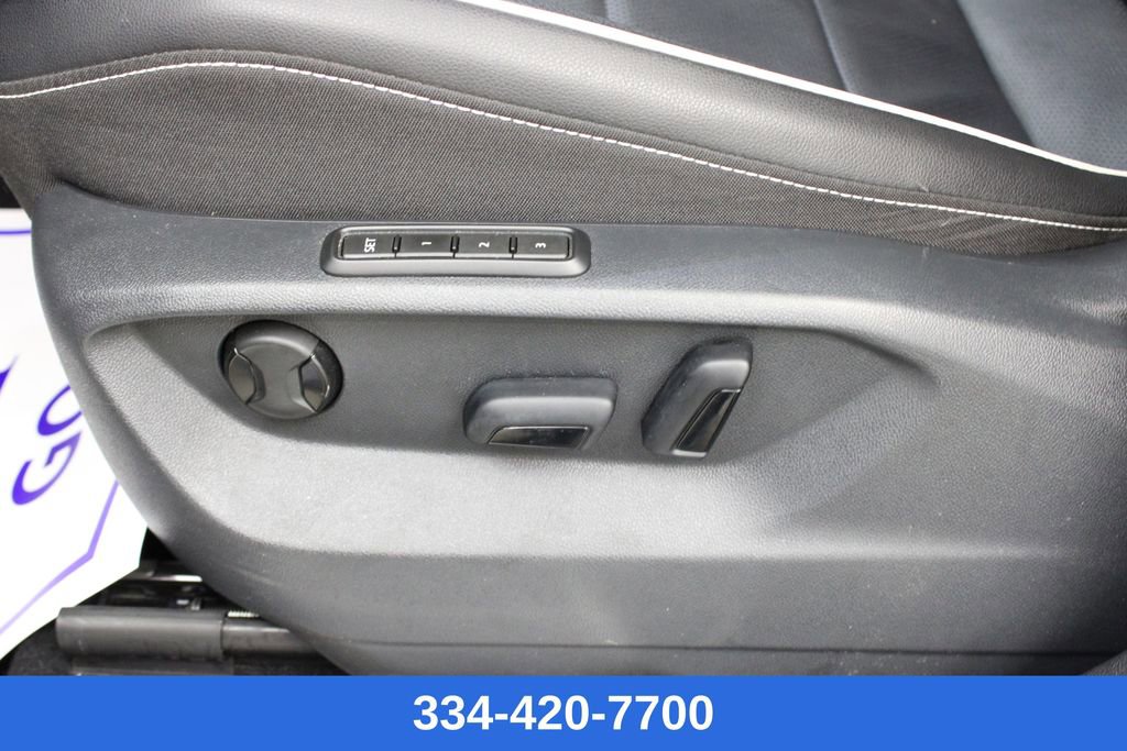 Certified 2022 Volkswagen Tiguan SEL R-Line image 18