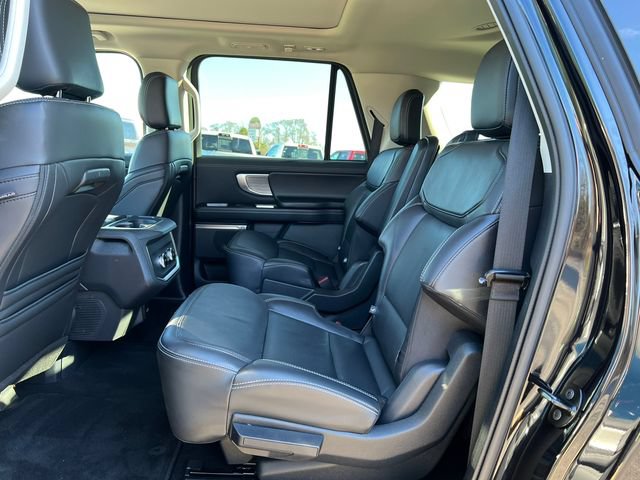 Used 2025 Ford Expedition Max Platinum AWD/4WD image 4