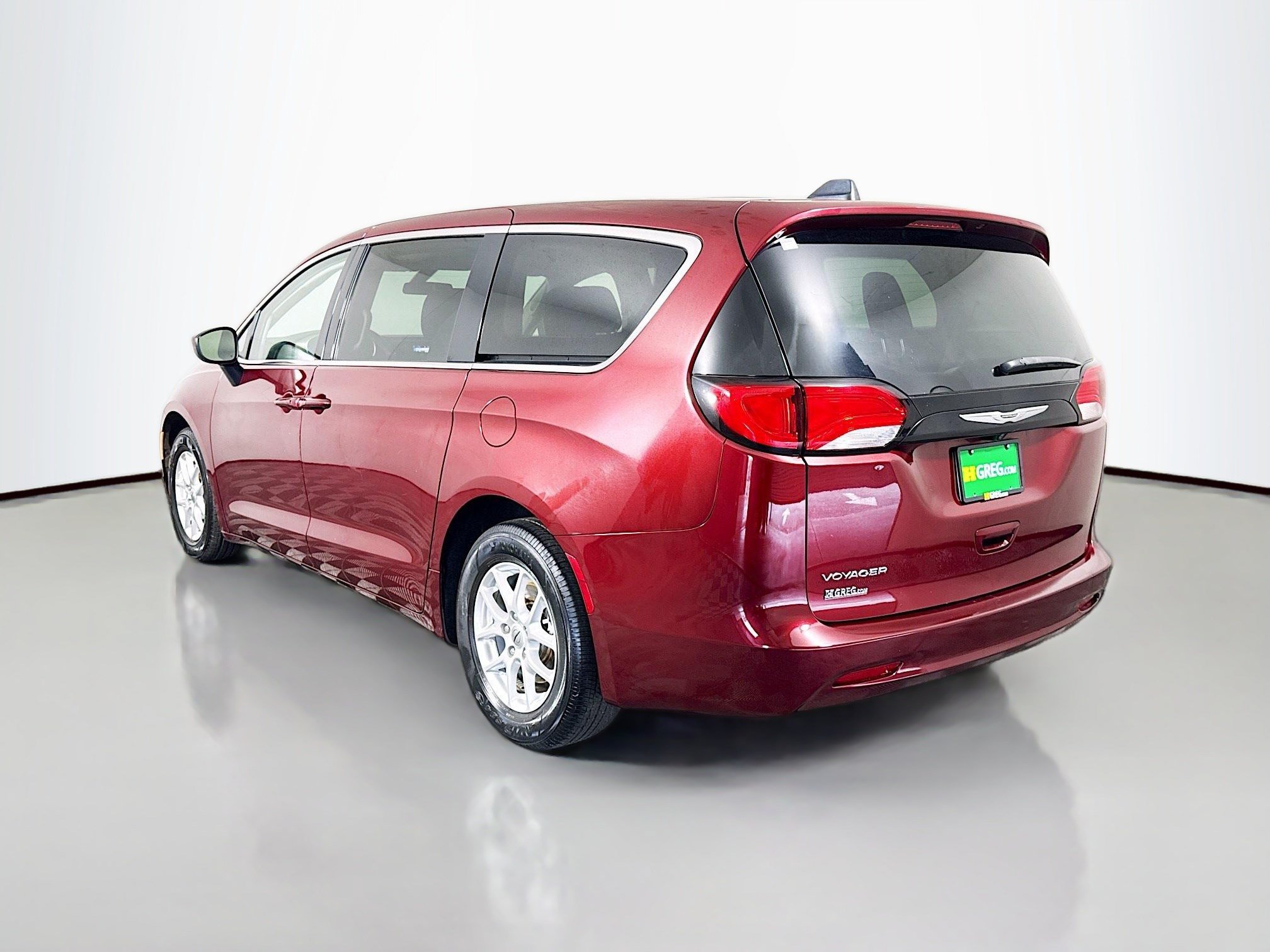 Used 2022 Chrysler Voyager LX FWD image 7