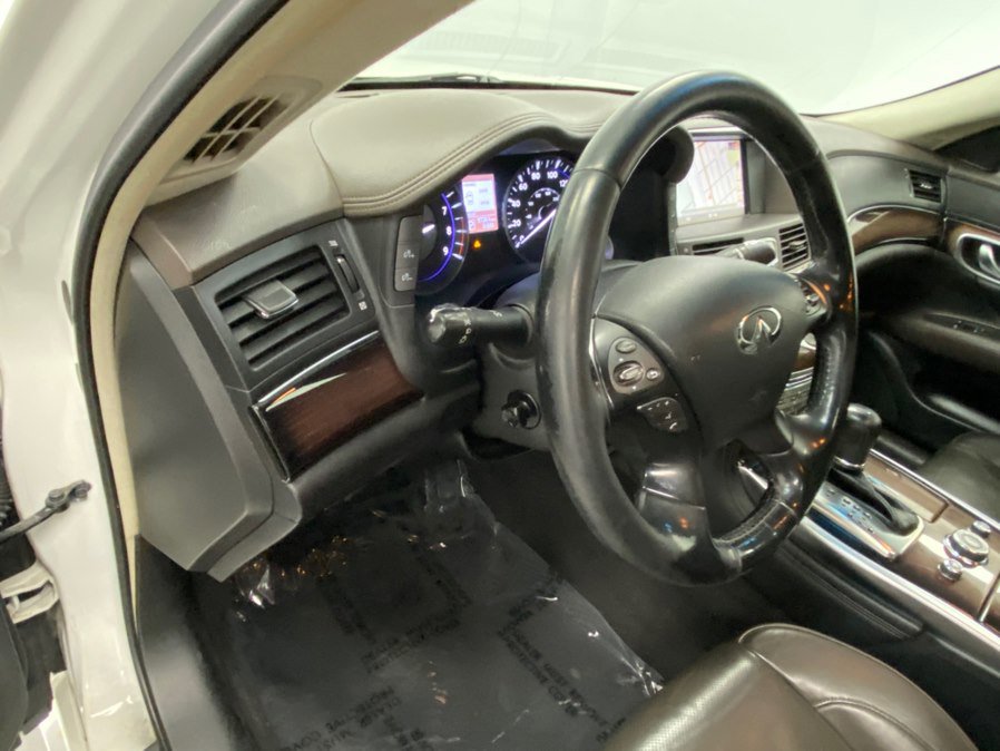 Used 2016 INFINITI Q70 L 3.7 w/ Deluxe Touring Package AWD/4WD image 35
