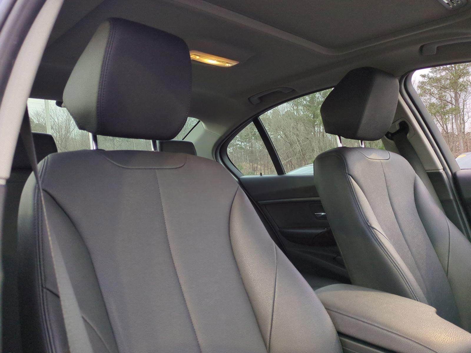 Used 2018 BMW 320i xDrive Sedan image 33