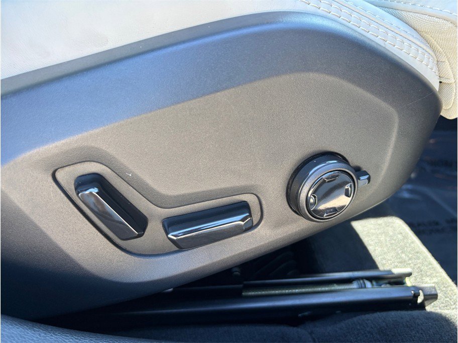 Used 2024 Volvo V60 B5 Cross Country Ultimate w/ Climate Package image 48