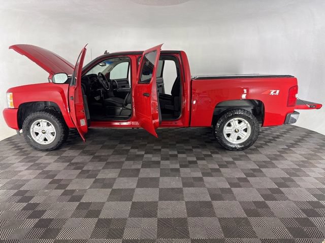 Used 2010 Chevrolet Silverado 1500 LT w/ Interior Plus Package AWD/4WD image 11