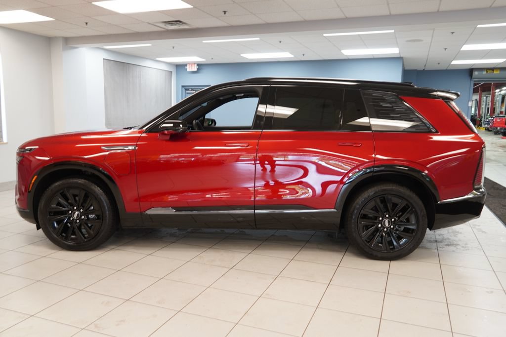 Used 2026 Cadillac Vistiq Sport AWD/4WD image 2