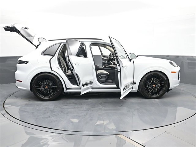 New 2026 Porsche Cayenne GTS image 33