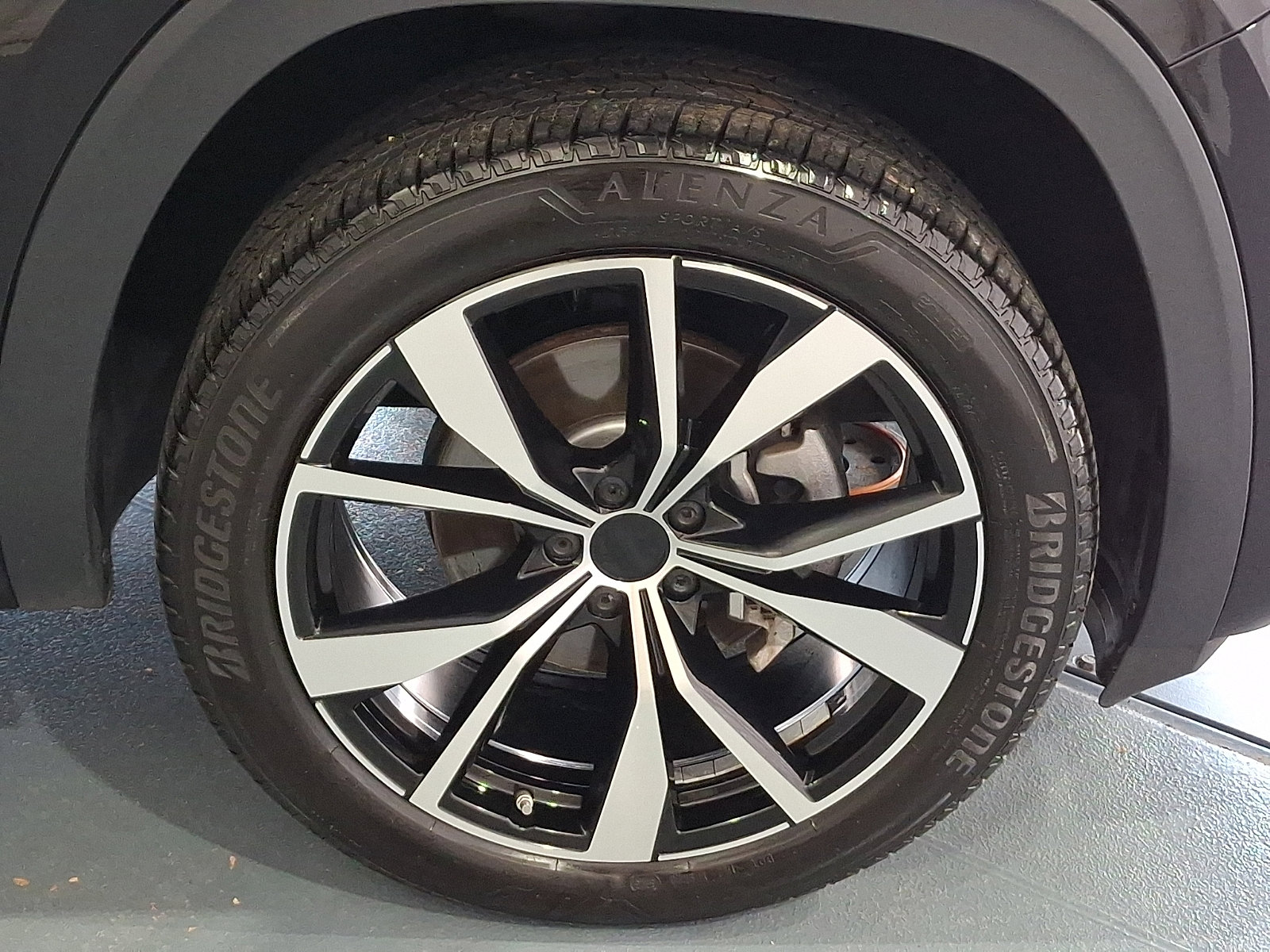 Used 2024 Volkswagen Atlas Cross Sport SEL Premium R-Line AWD/4WD image 7