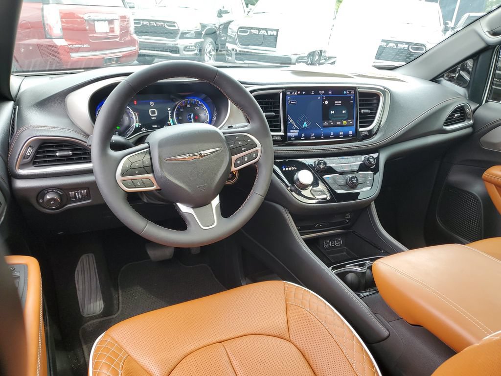 Certified 2024 Chrysler Pacifica Pinnacle AWD/4WD image 10