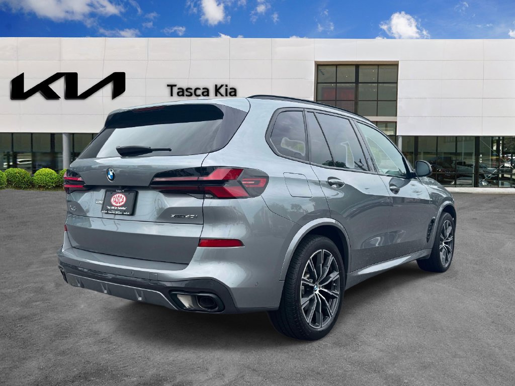Used 2024 BMW X5 xDrive40i w/ M Sport Package AWD/4WD image 4