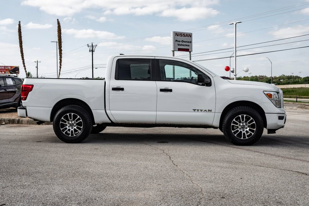 Used 2024 Nissan Titan SV RWD image 4