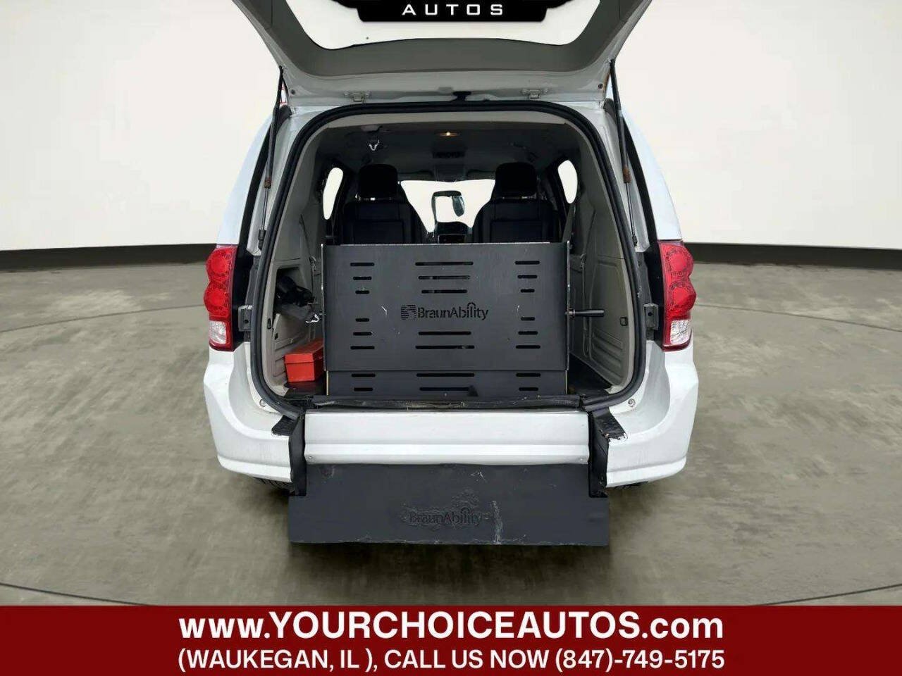 Used 2017 Dodge Grand Caravan SE w/ Power Window Group FWD image 14
