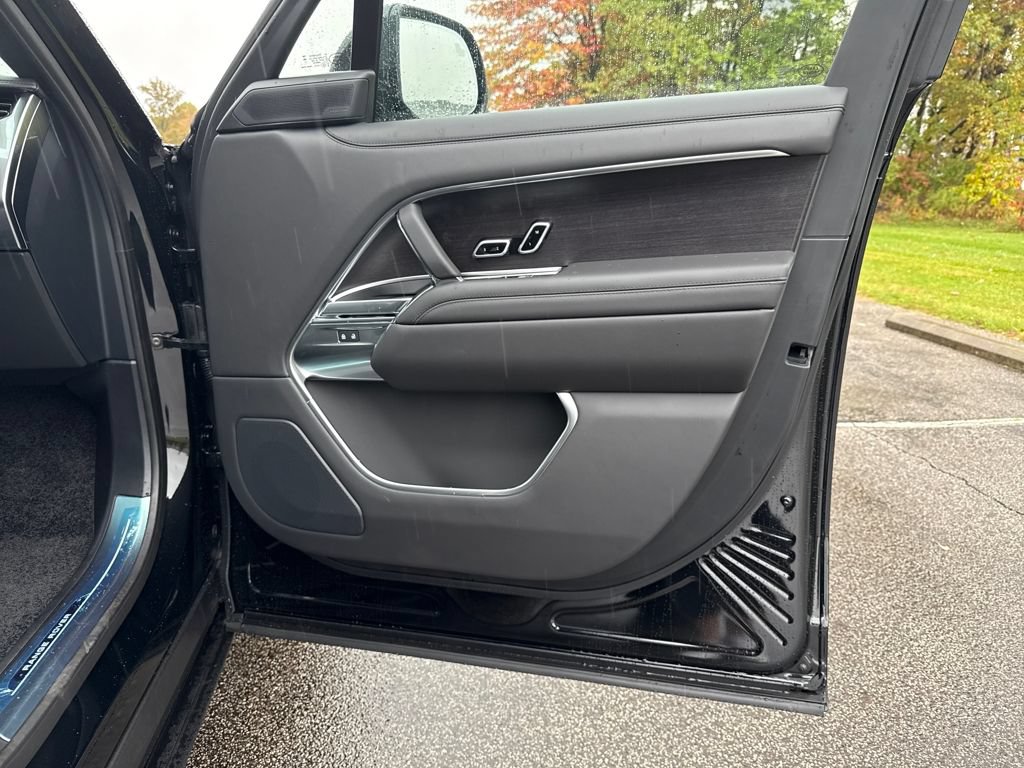 New 2025 Land Rover Range Rover SE AWD/4WD image 15