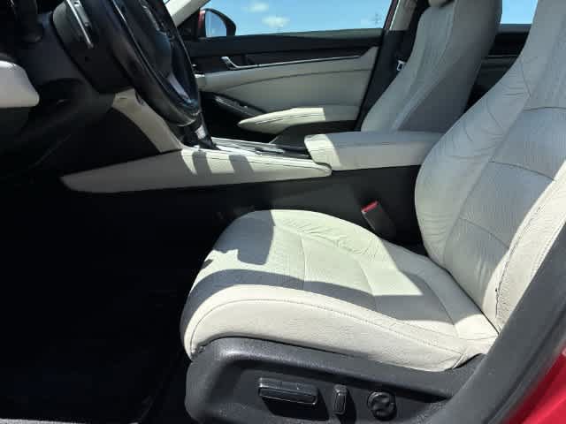 Used 2018 Honda Accord Touring image 18