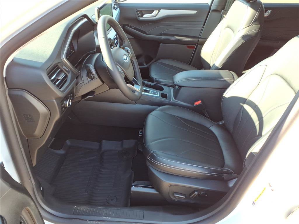 Used 2025 Ford Escape SE w/ PHEV Premium Package FWD image 5