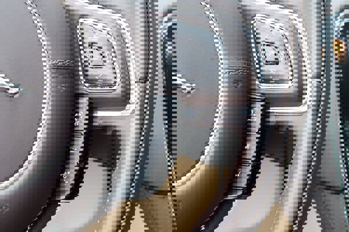 Used 2014 Jaguar XJ image 15