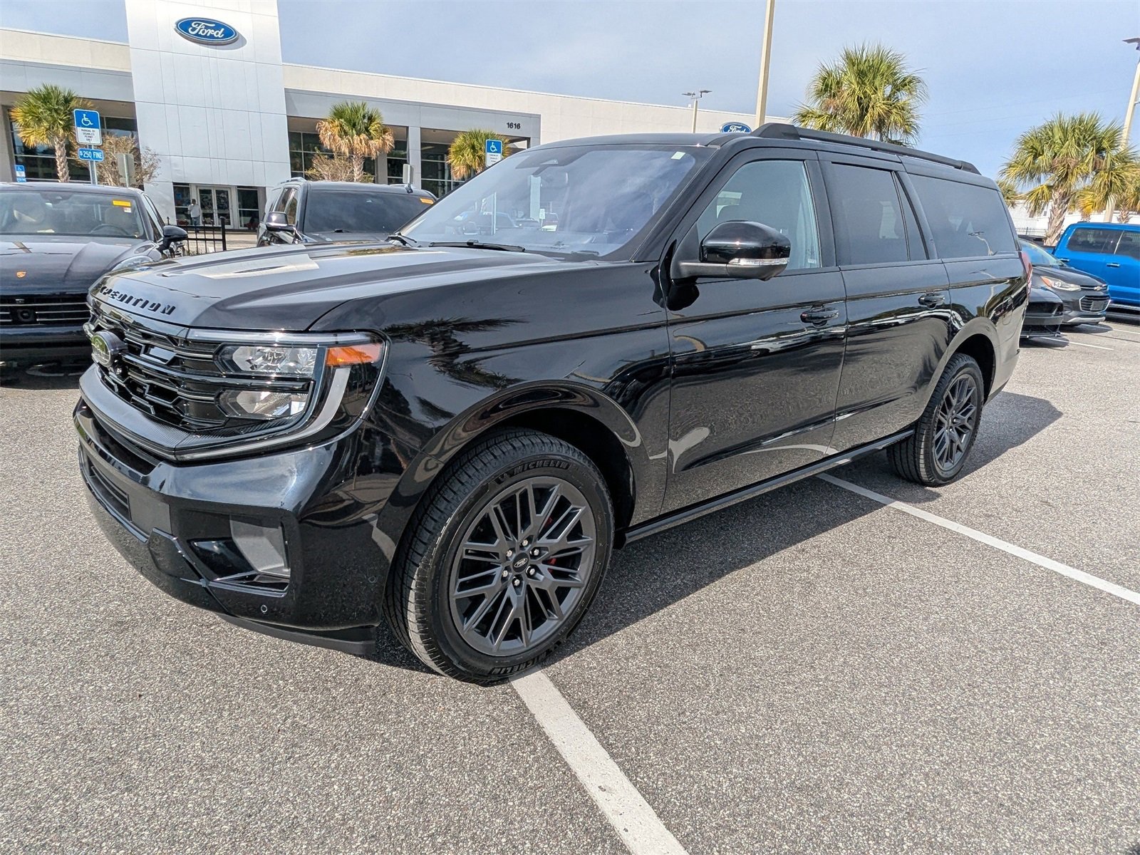 Used 2025 Ford Expedition Max Platinum w/ Stealth Performance Package image 8