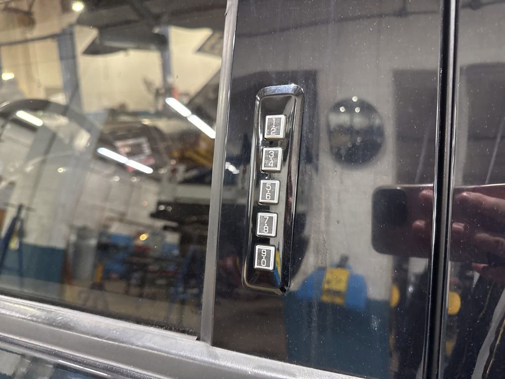 Used 2015 Ford F150 Lariat w/ Equipment Group 502A Luxury image 18