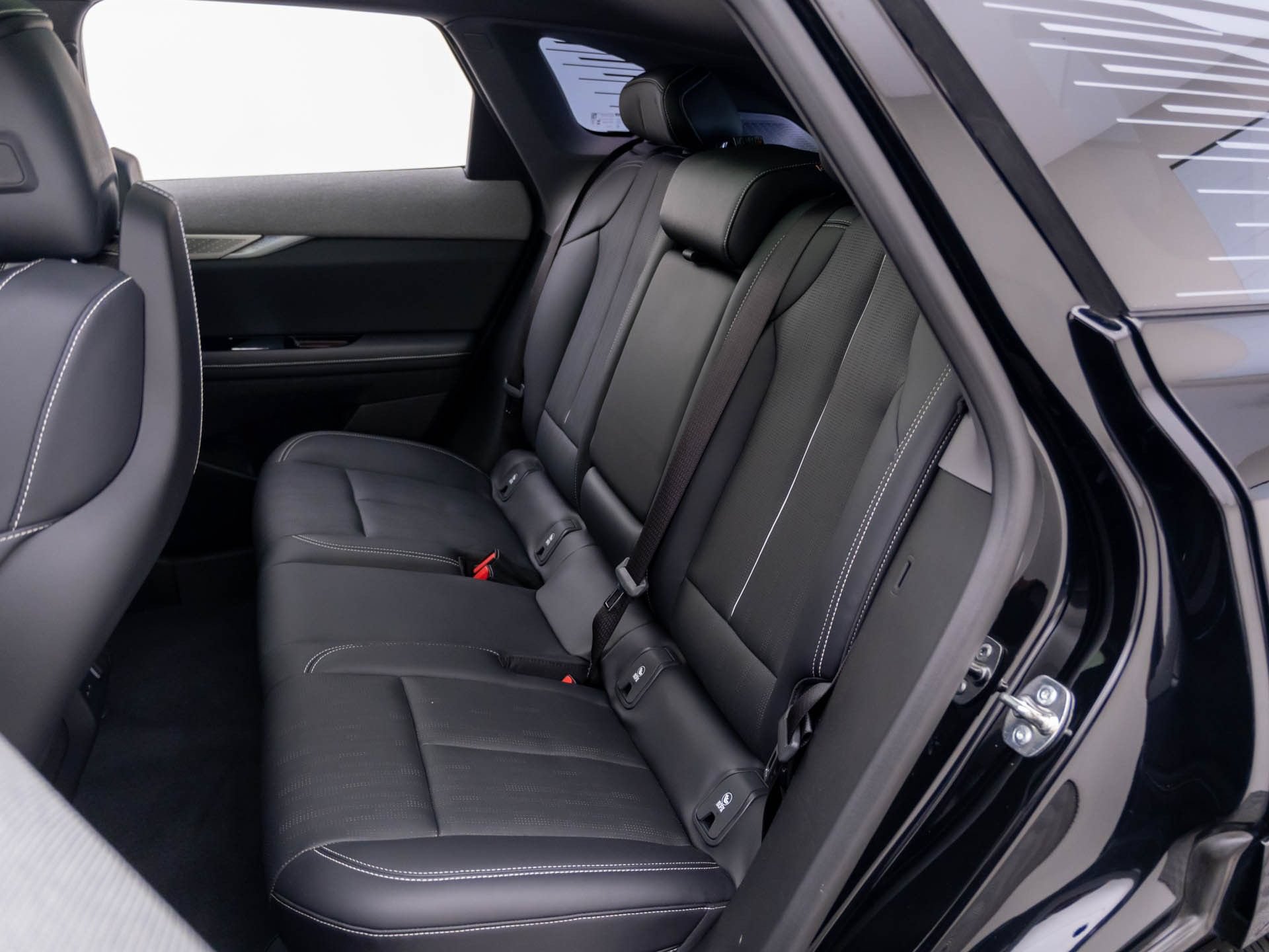Used 2025 Cadillac Optiq Luxury 2 AWD/4WD image 19