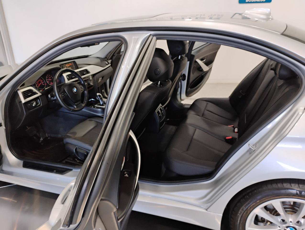 Used 2017 BMW 320i Sedan image 6